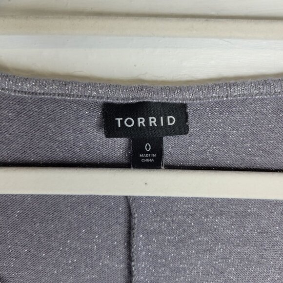 Torrid Women's Size 0 (XL) Shirt Top Gray Silver Sparkle Shirttail Hem Short Sle - Picture 3 of 4
